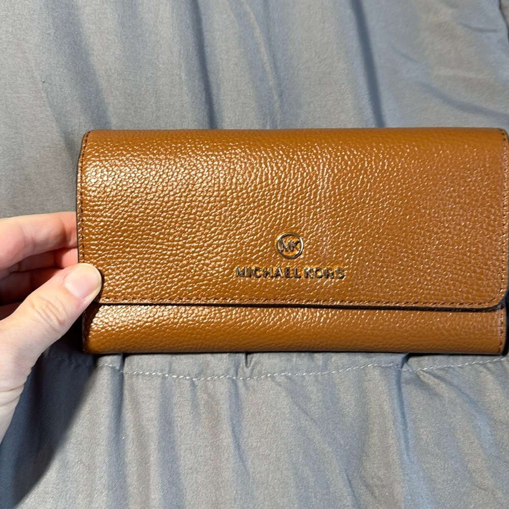 Michael Kors jet set charm wallet